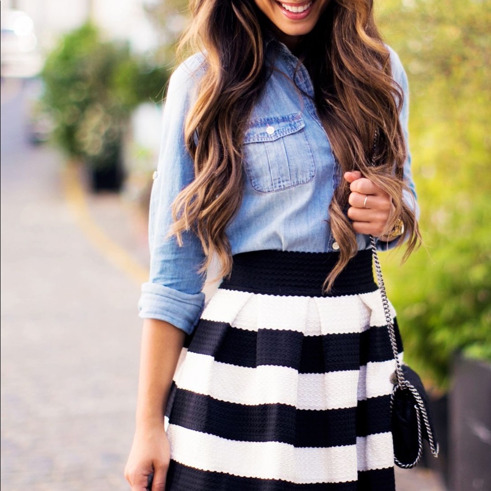 LAST CALL:  Gap skirt
